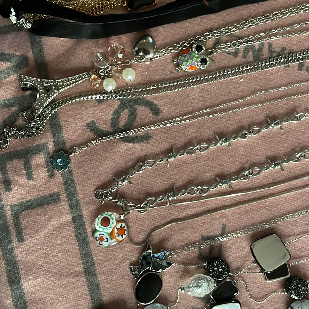 Like this listing to be notified when I go live, hope to see you there 🫶🏼❤️🥰 - Picture 8 of 10